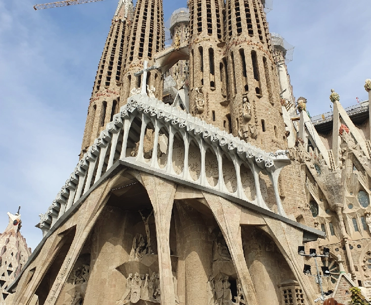 Visita guiada con entradas a la Sagrada Familia sin torres