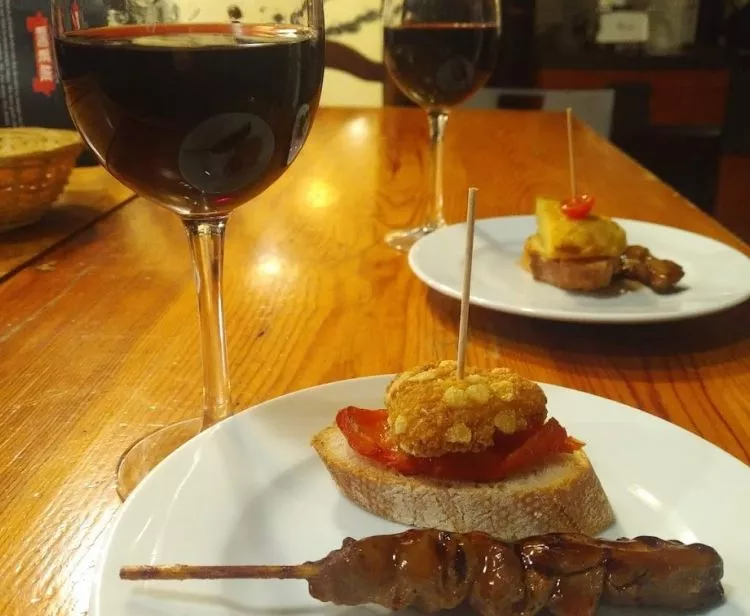 Tour a pie por el Barrio Gótico de Barcelona con degustación de pintxos